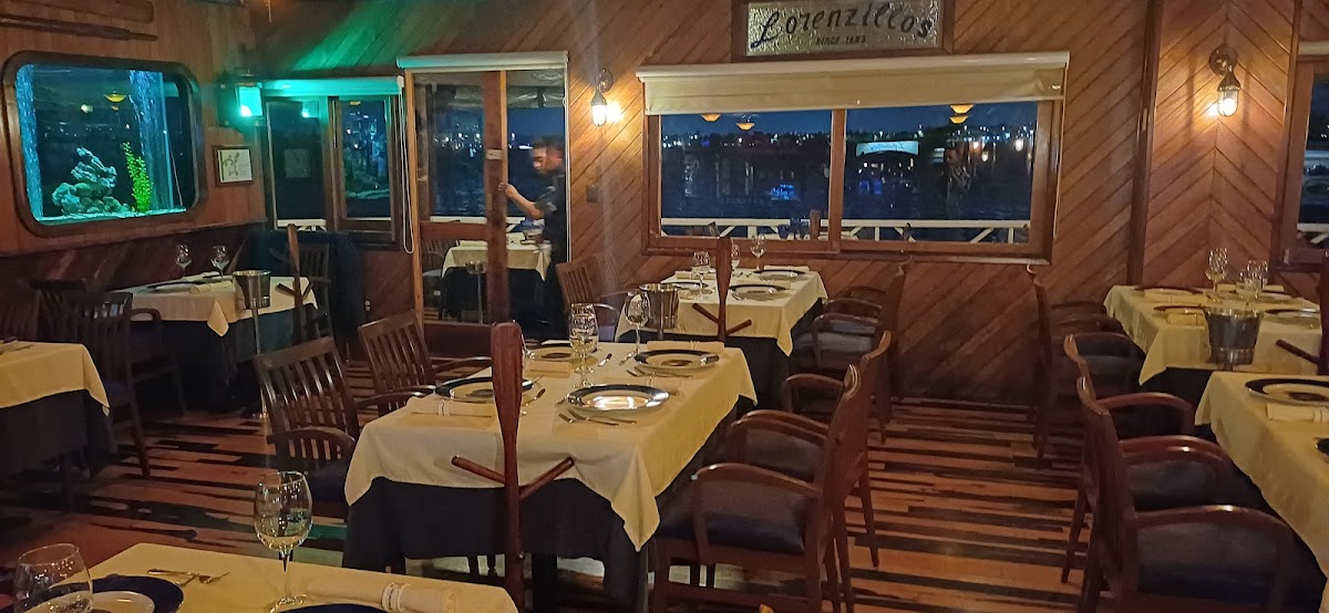 Lorenzillo’s — photo 2