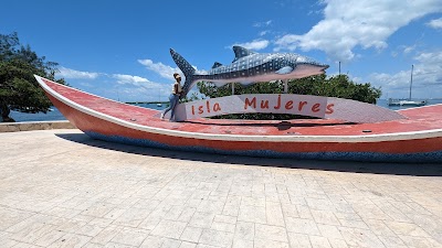 Take the ferry to Isla Mujeres